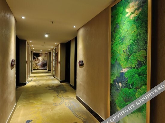Вэйфан: Crystal Holiday Theme Hotel