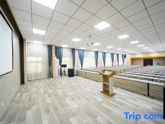 Фуян: Holiday Inn (Fuyang Yingzhou District City Normal College)