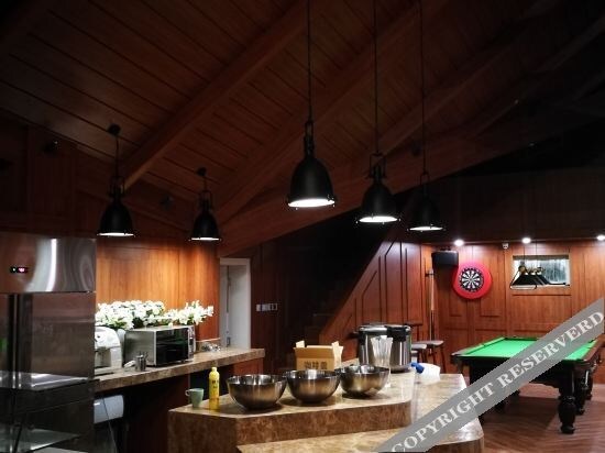 Ваньнин: Happy Time Youth's Party Resort Hotel