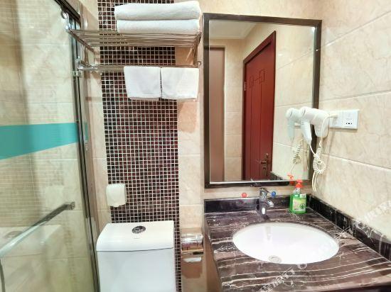 Лешан: Wenquan Yuantou Hotel