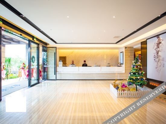 Ваньнин: Golden Stone Business Hotel