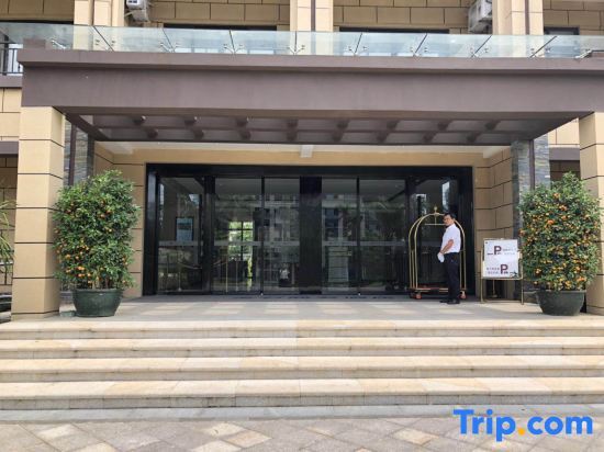 Ваньнин: Golden Stone Business Hotel