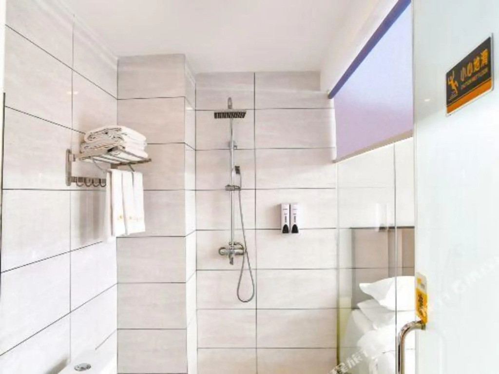 Янгиианг: HUIFENGHOTEL