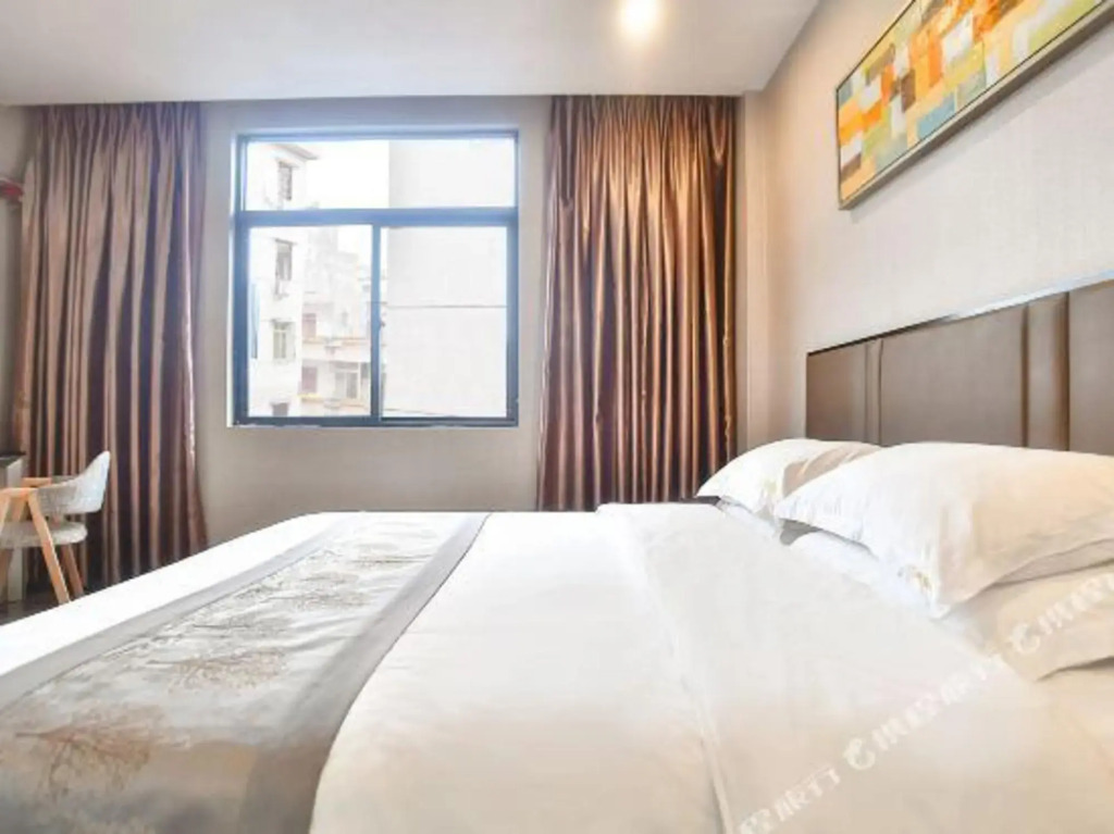 Янгиианг: HUIFENGHOTEL