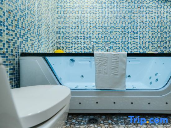 Чунцин: Yun Hu International Hotel (Chongqing South High-speed Railway Station Liangping)