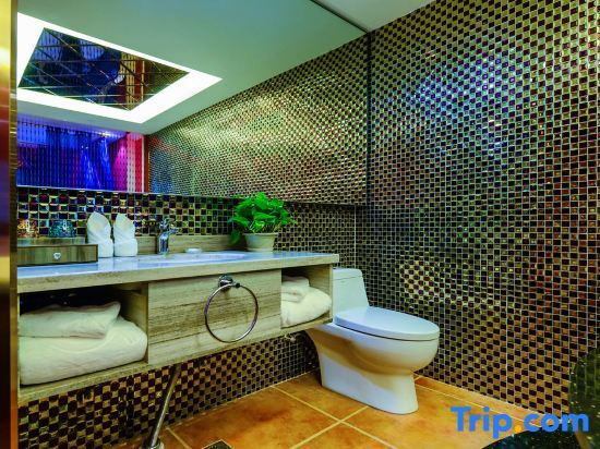 Чунцин: Yun Hu International Hotel (Chongqing South High-speed Railway Station Liangping)