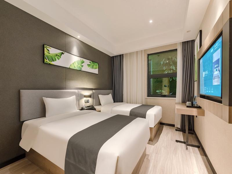 Чжэнчжоу: UP AND IN Hotel Henan Zhengzhou Guancheng District East High-speed Railway Station West Square