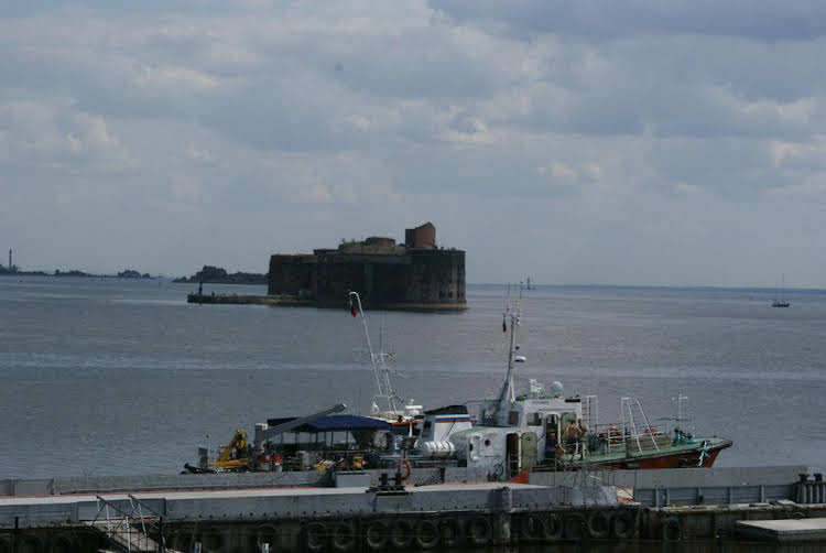 Кронштадт: Fort Konstantine
