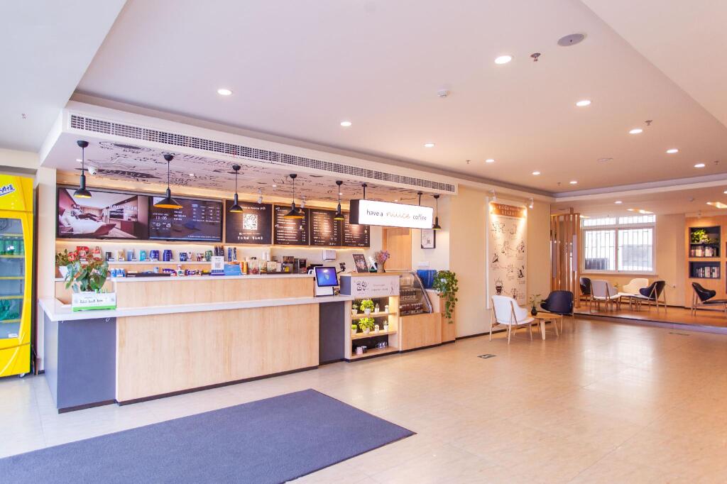 Янчжоу: Hanting Hotel Yangzhou Wutinglong Toy Market
