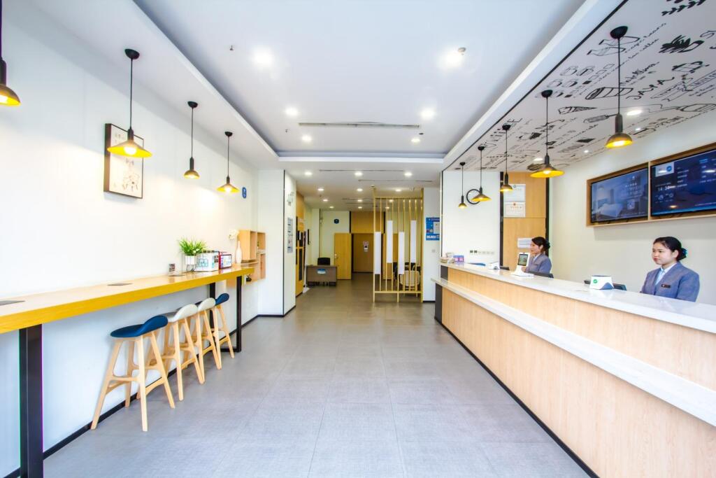 Цзясинь: Hanting Hotel Tongxiang Xiaochang Dong Road