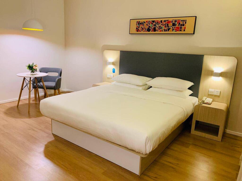 Цзуньи: Hanting Hotel Chishui Guifu Golden Street