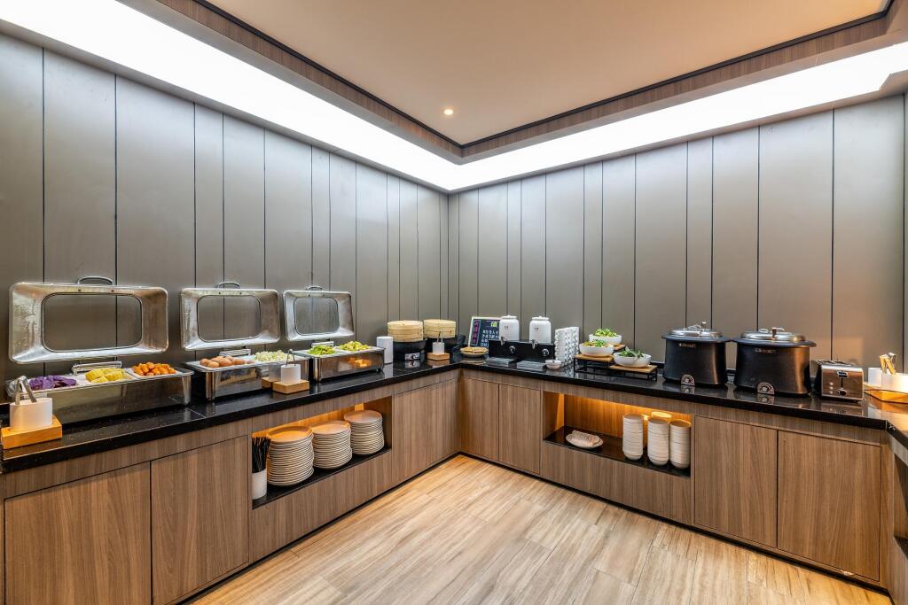 Куйтун: Hanting Hotel Kuitun Sanyang Plaza