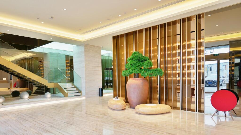 Цзясинь: Ji Hotel Pinghu Ruifeng Square