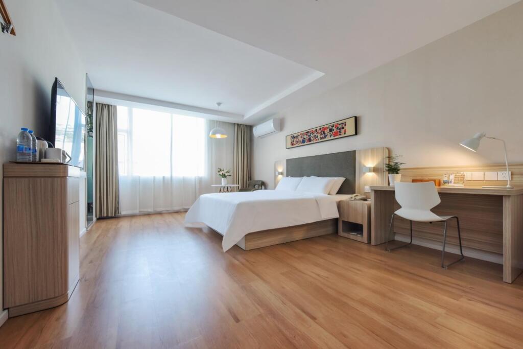 Лучжоу: Hanting Hotel Luzhou Bell and Drum Tower