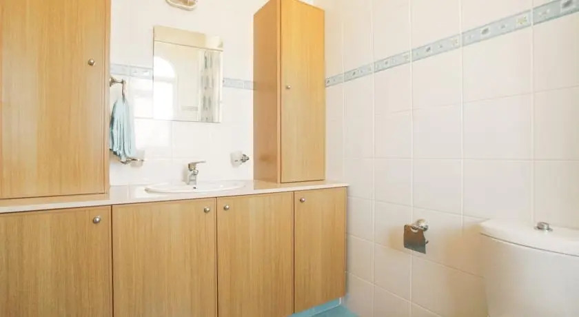 Паралимни: Villa Nana