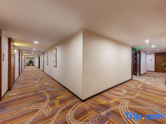Линьи: News Rezen Hotel