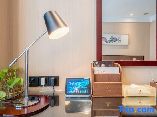 Линьи: News Rezen Hotel