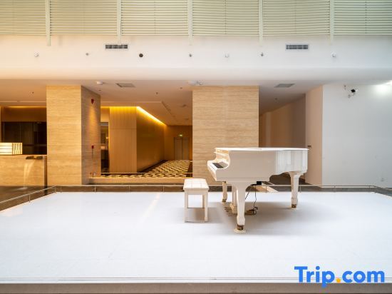 Линьи: News Rezen Hotel