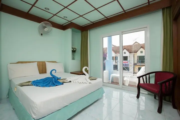 Кату: Sundowners Guesthouse