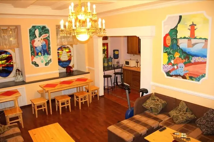 Санкт-Петербург: March Hare Hostel