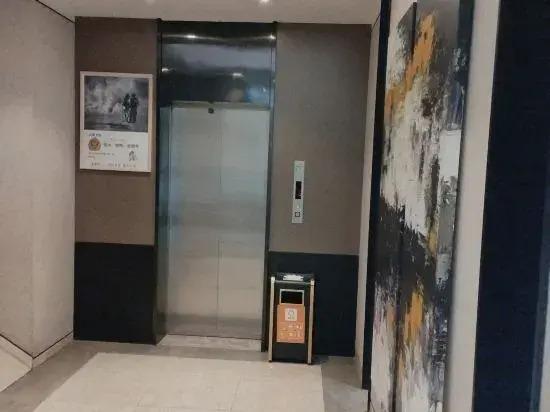 Чжэнчжоу: Home Inn (Zhengzhou Nanyang Road Dashiqiao Subway Station)