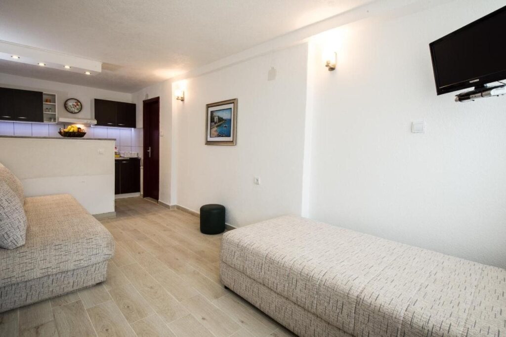 Петровац: Apartments Kopitović