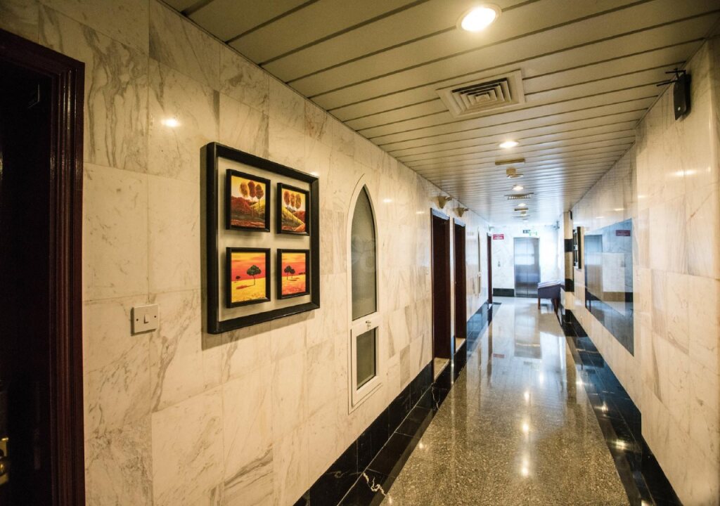 Дубай: Landmark Plaza Hotel