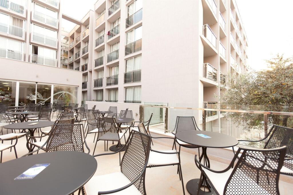 Бечичи: Hotel Tara