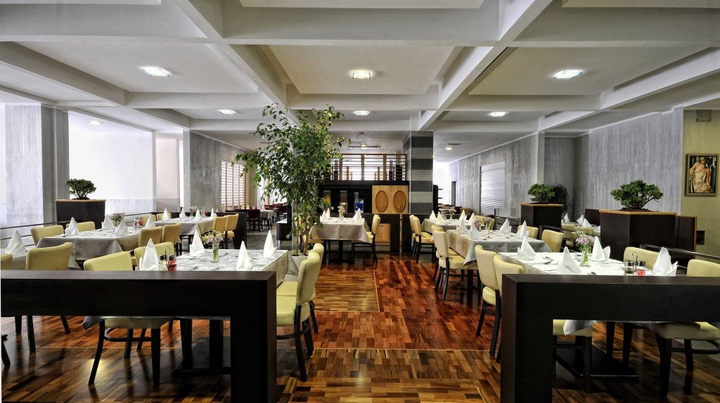 Бечичи: Hotel Tara