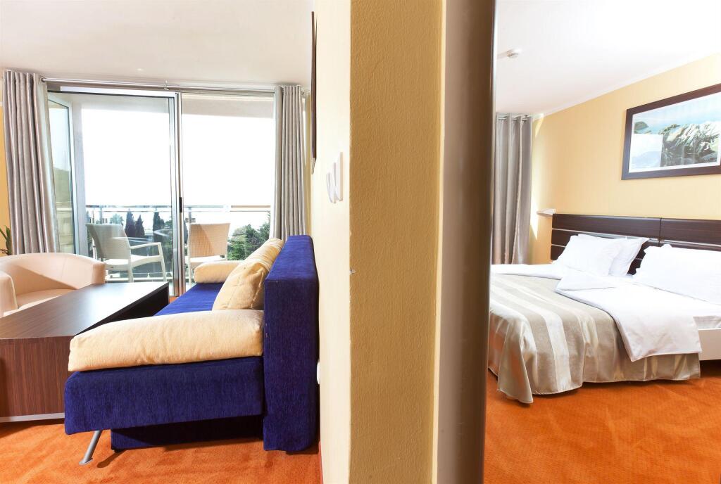 Бечичи: Hotel Tara