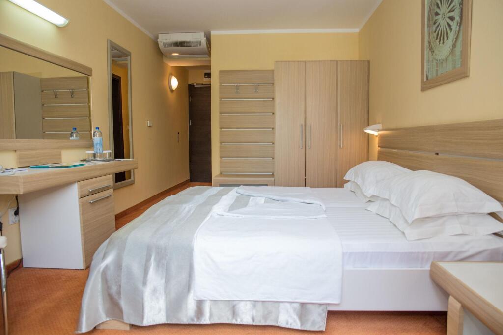Бечичи: Hotel Tara