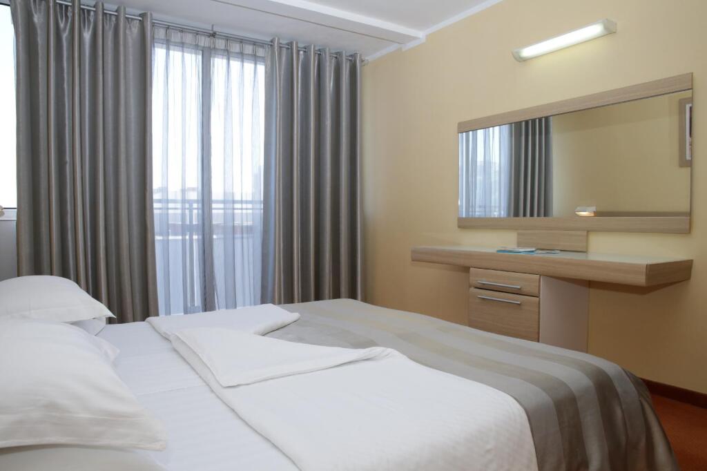 Бечичи: Hotel Tara