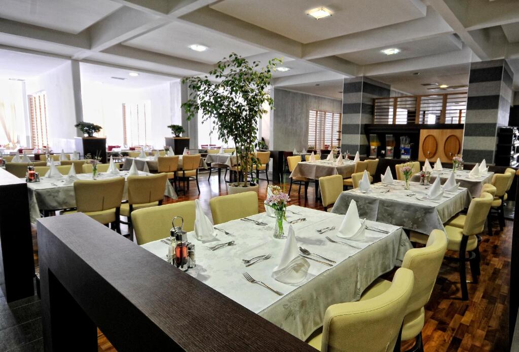 Бечичи: Hotel Tara