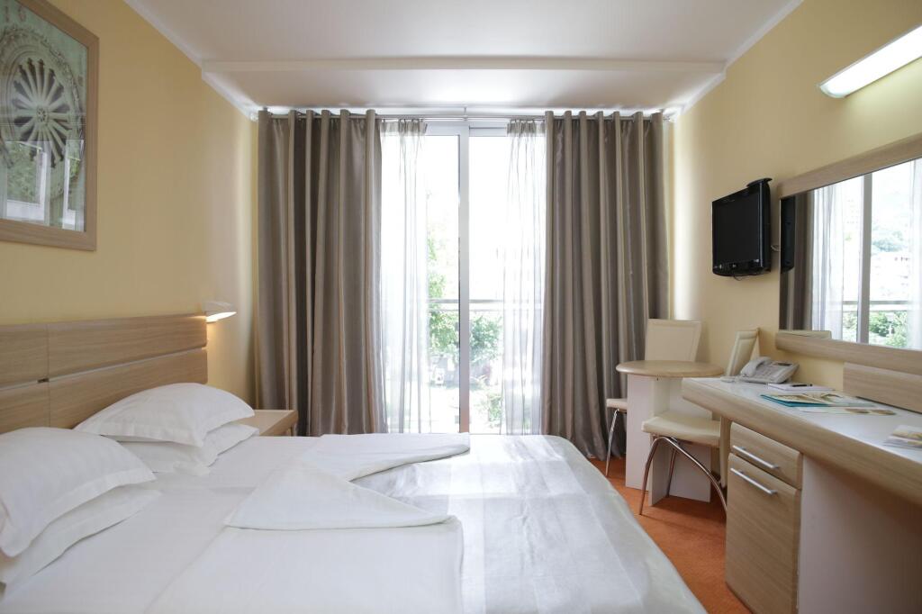 Бечичи: Hotel Tara