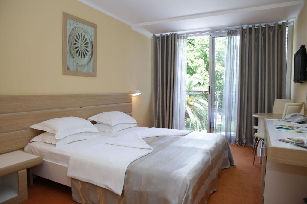 Бечичи: Hotel Tara