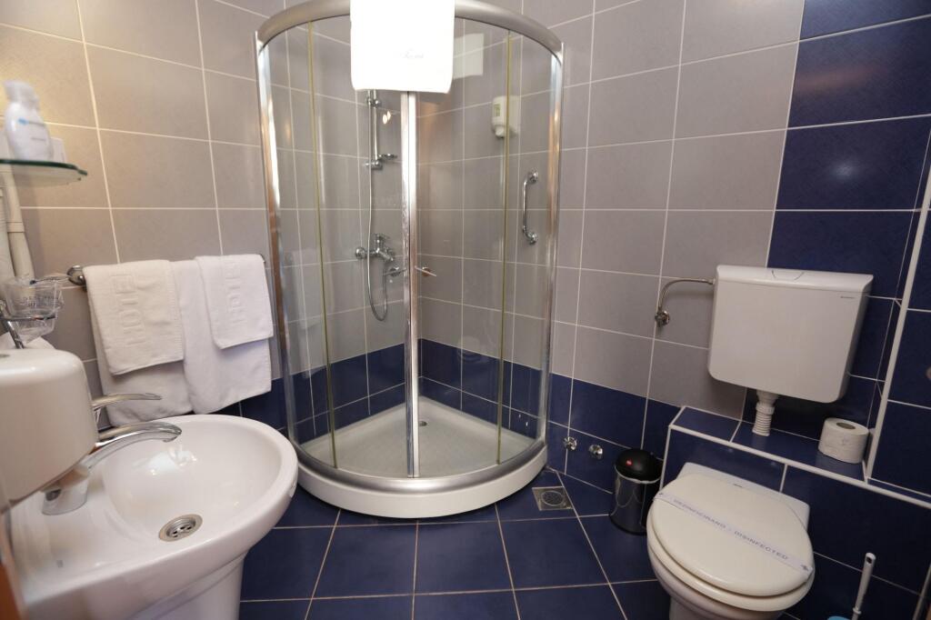 Бечичи: Hotel Tara