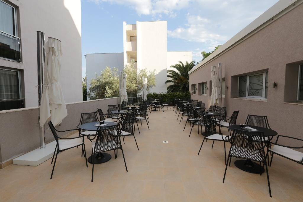 Бечичи: Hotel Tara