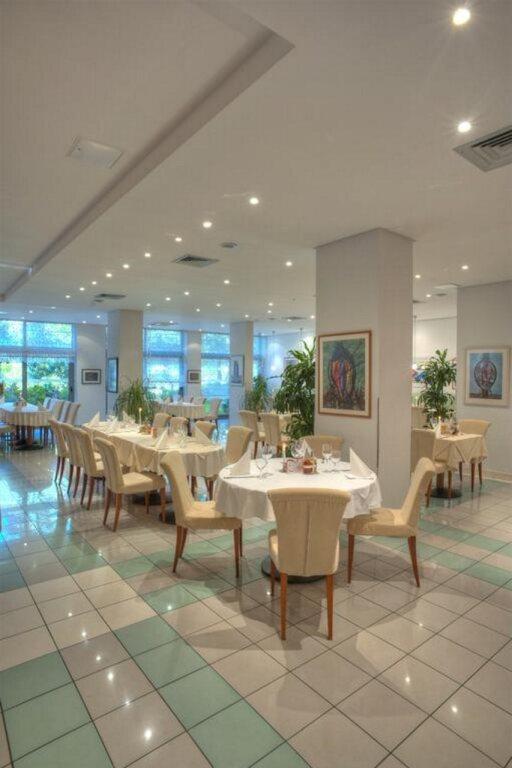 Петровац: Hotel Rivijera