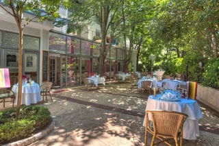 Петровац: Hotel Rivijera