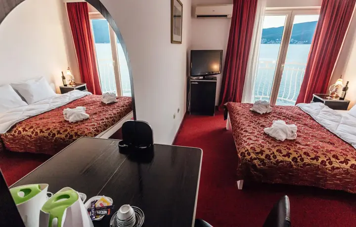 Баошичи: Hotel Azzurro