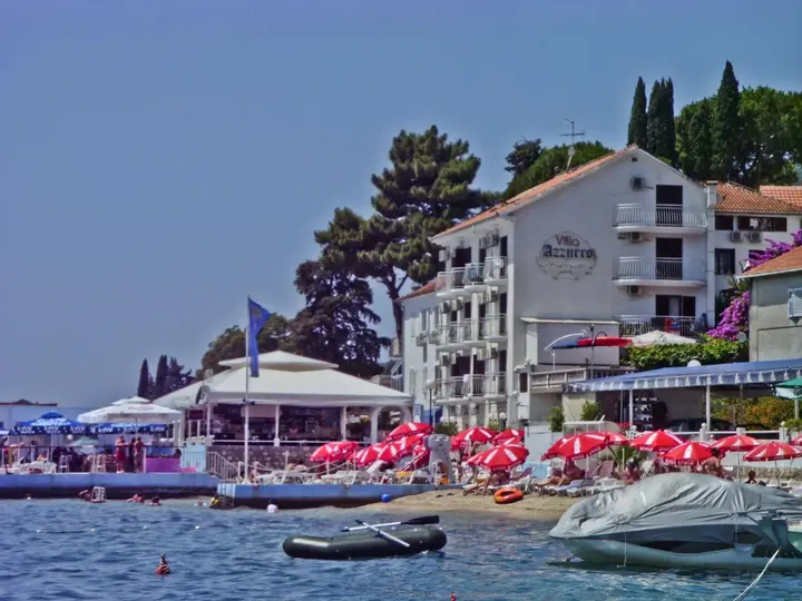 Баошичи: Hotel Azzurro