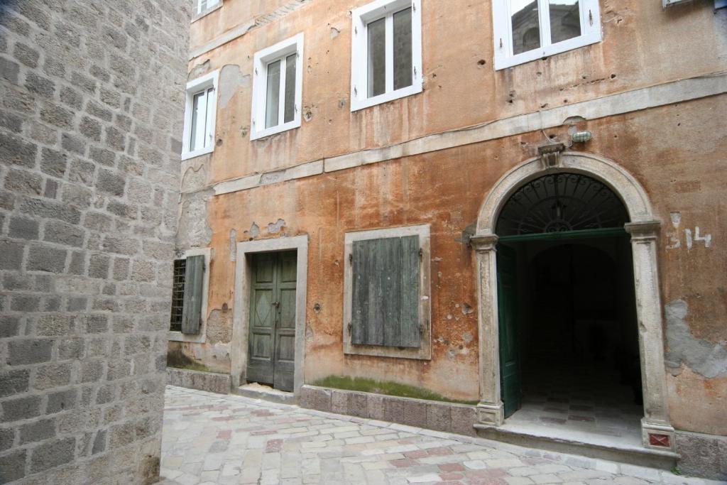 Доброта: Kotor Emerald Apartments