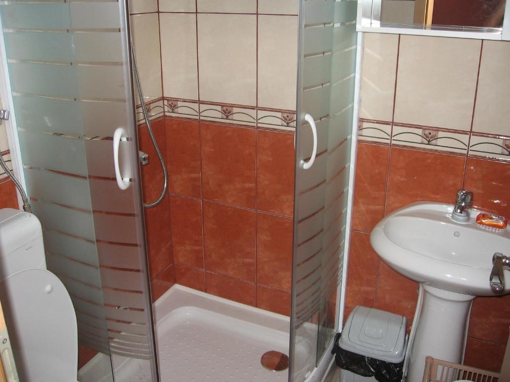 Петровац: Apartments Srzentic
