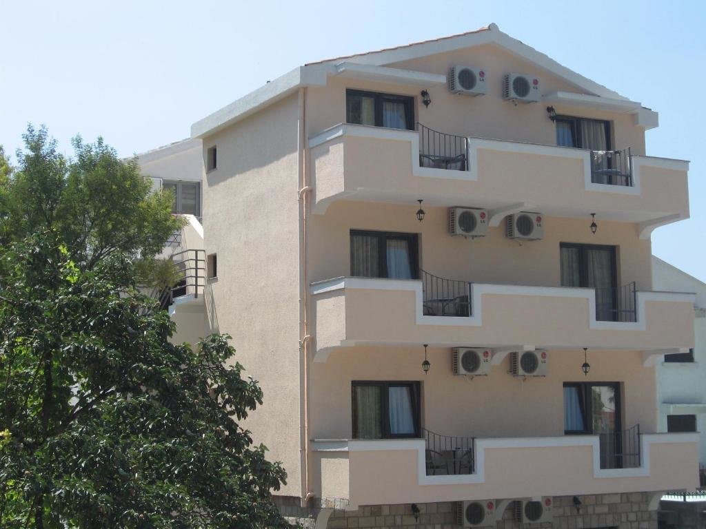 Петровац: Apartments Srzentic