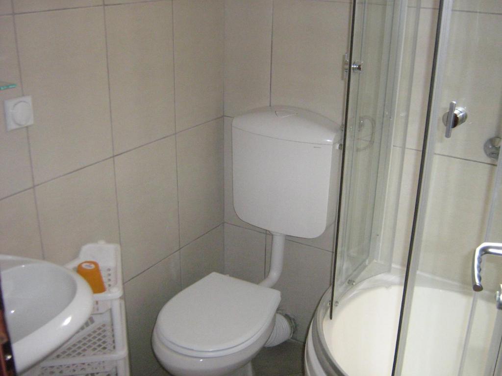 Петровац: Apartments Srzentic