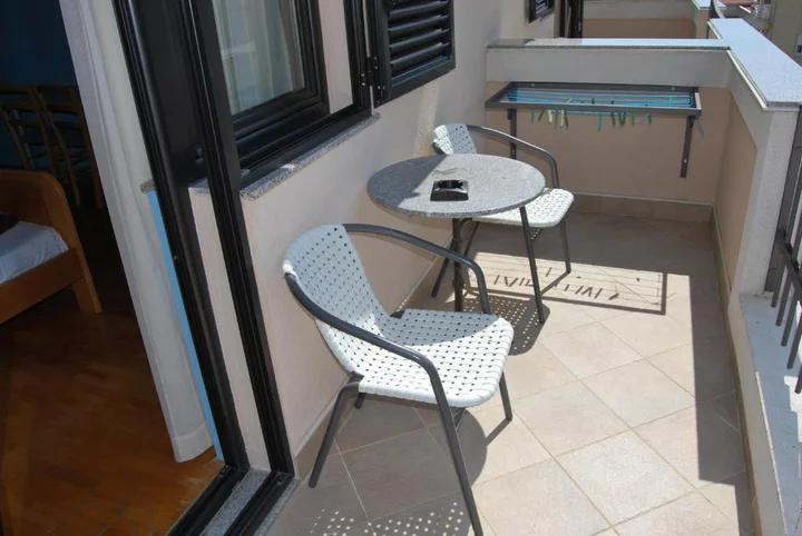 Петровац: Apartments Srzentic