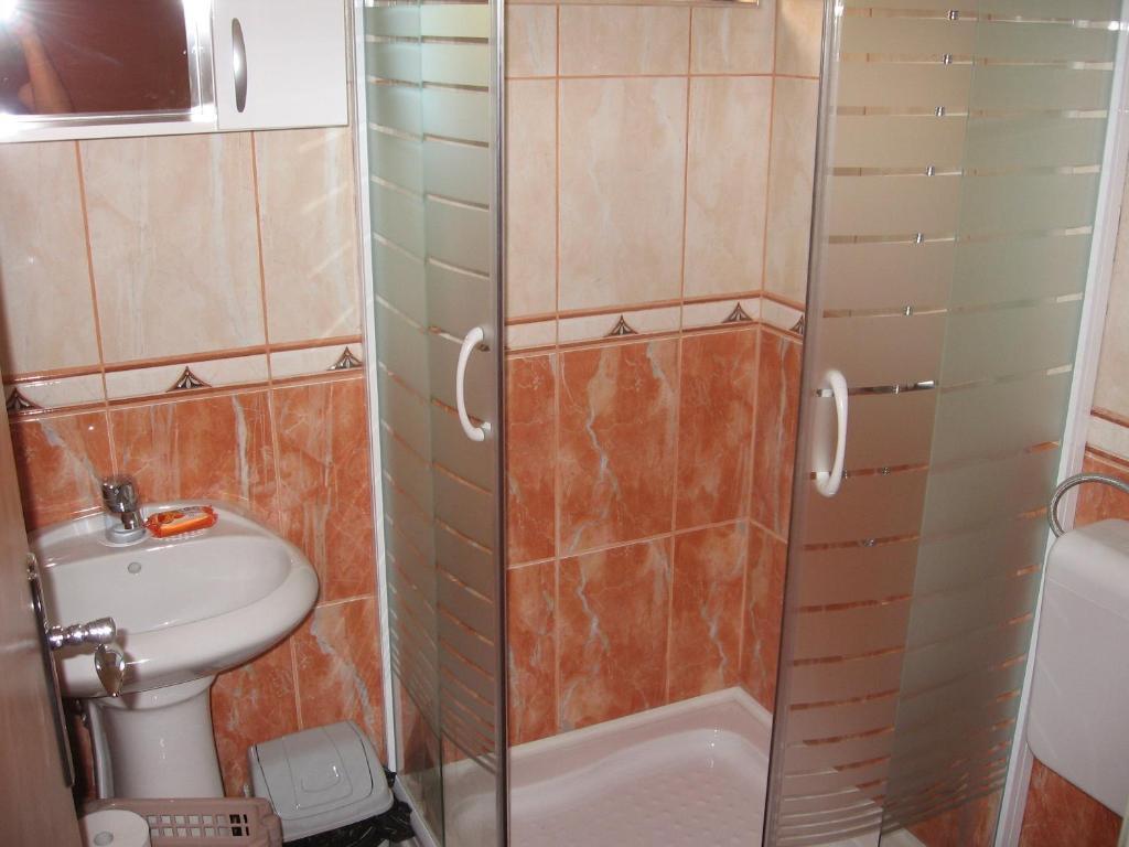 Петровац: Apartments Srzentic