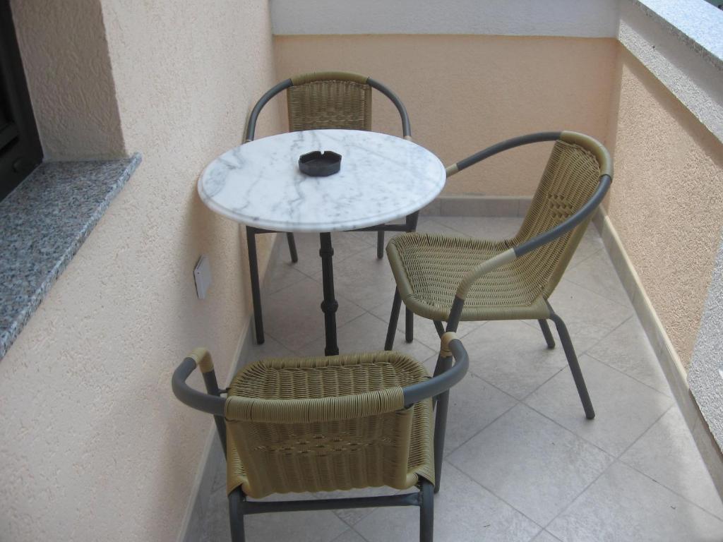 Петровац: Apartments Srzentic