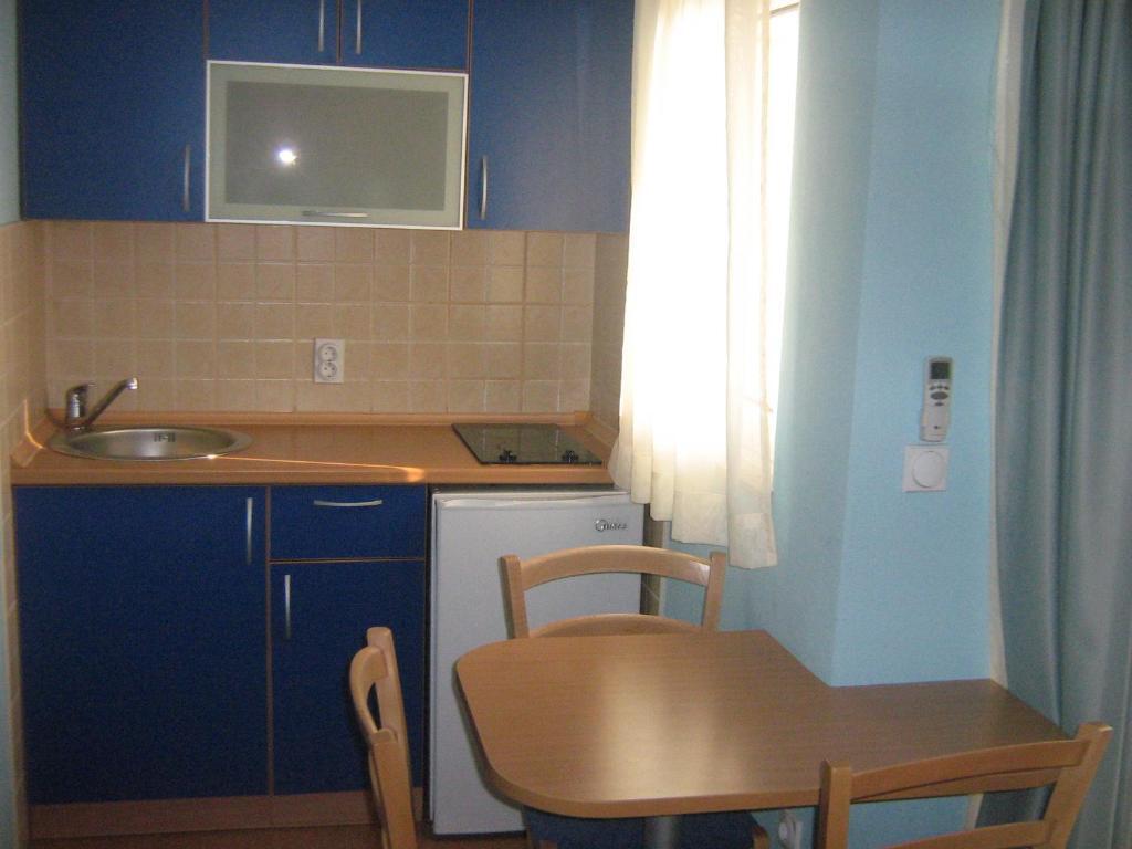 Петровац: Apartments Srzentic