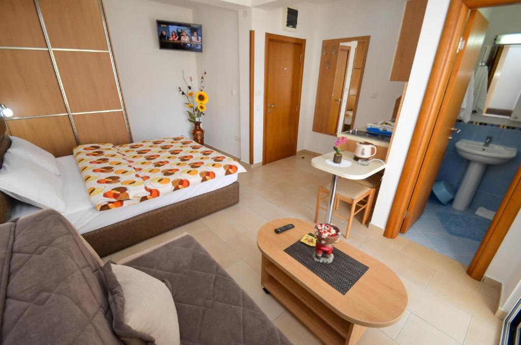 Бечичи: Apartments Ivanović